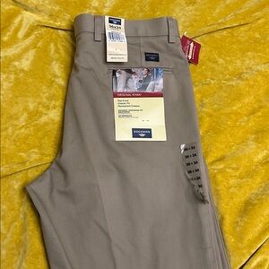 Dockers Men's Classic Tan Pants